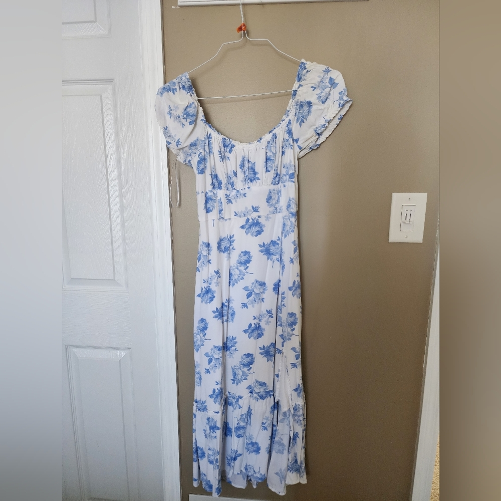 Hollister M blue&White maxi dress w/ slit